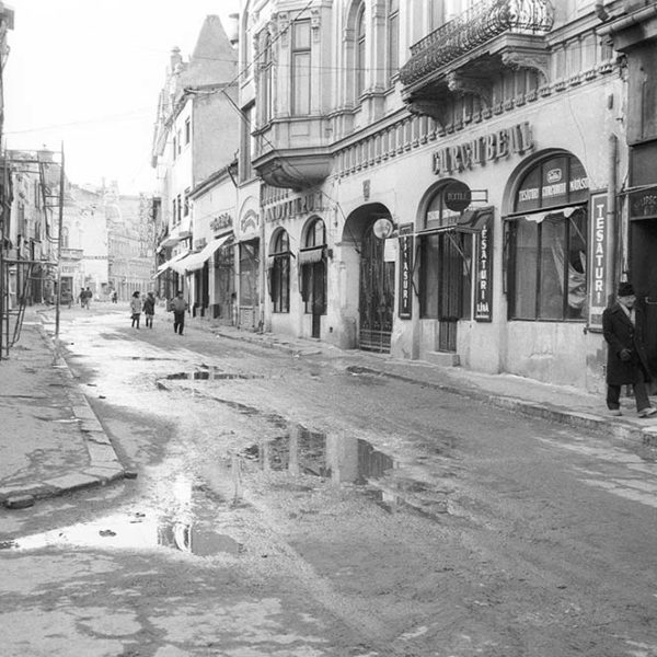 Strada Lipscani, 1990 #2